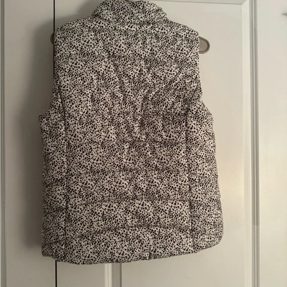 LOFT Monochrome Spotted Puffer Vest - Picture 2 of 2